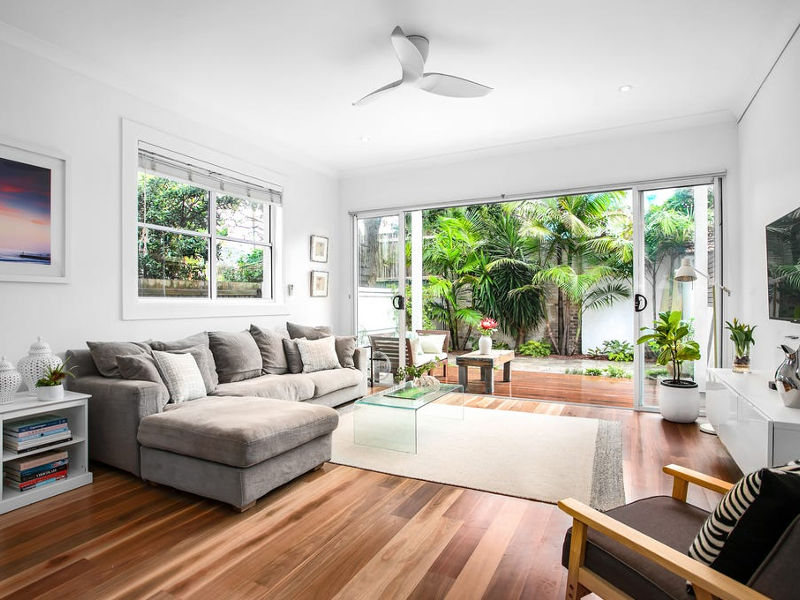 Home Buyer in Curlewis St, Bondi Beach, Sydney - Living Room