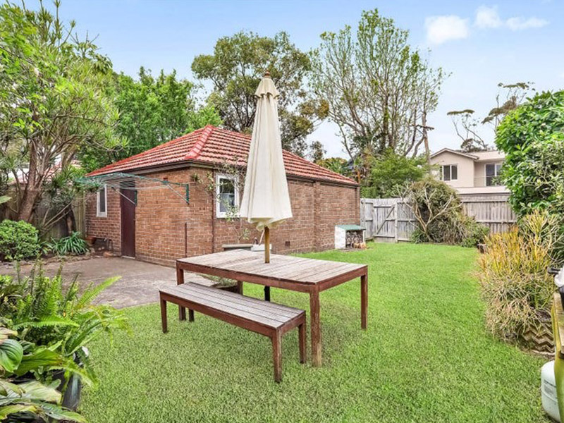Buyers Agent Purchase in Bronte, Sydney - Garden with Outdoor Dining Table