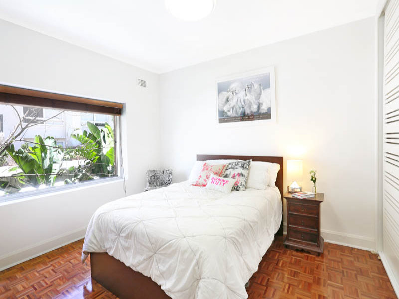 Home Buyer in Elizabeth Bay, Sydney - Bedroom