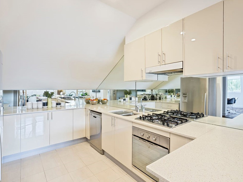 Off-Market Purchase in Eastern Suburbs Parkside Apartment, Sydney - Kitchen