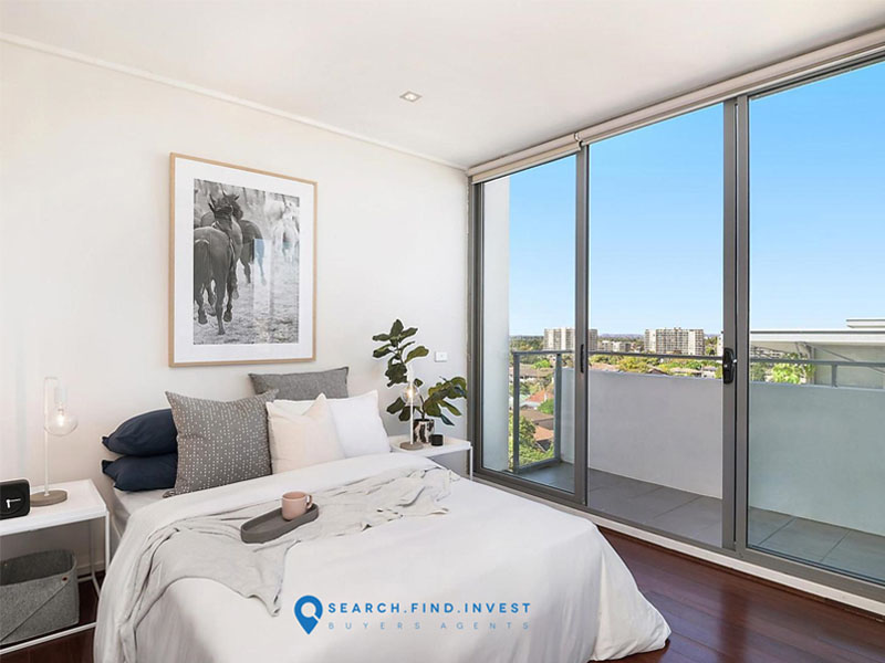 Home Buyer in Tempe, Sydney - Master Bedroom