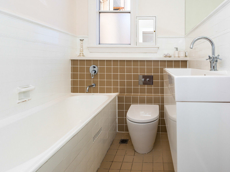 Buyers Agent Purchase in William st Woolloomooloo, Sydney - Bathroom