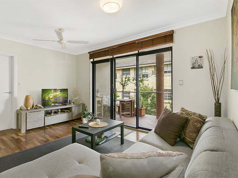 Home Buyer in Coogee Beach, Sydney - Lounge