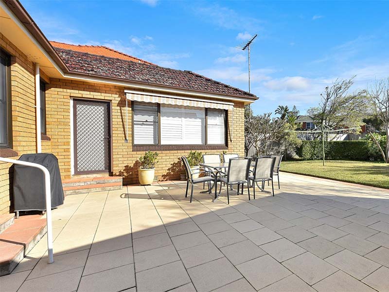 Home Buyer in Eastern Suburbs Beachside Family, Sydney - Courtyard